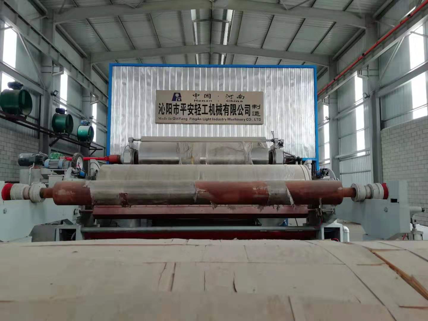 2020年3月，埃及薩達(dá)特城3800/400高瓦紙機(jī)順利投產(chǎn)